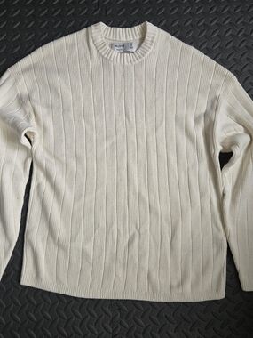Hollister Men's Cream Cable-Rib Crewneck Sweater